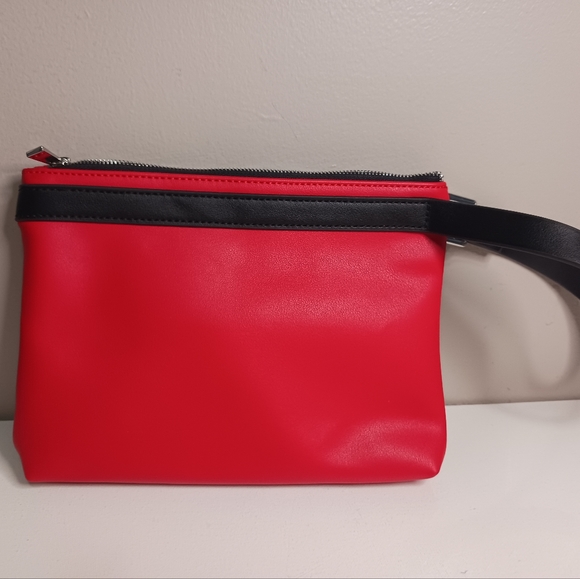 Women's Kendall and Kylie rare red star purse tote, never been used, new - Picture 7 of 7